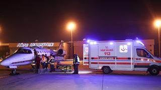 Umre'de rahatsızlanan 2 Türk vatandaşı ambulans uçakla İstanbul'a getirildi