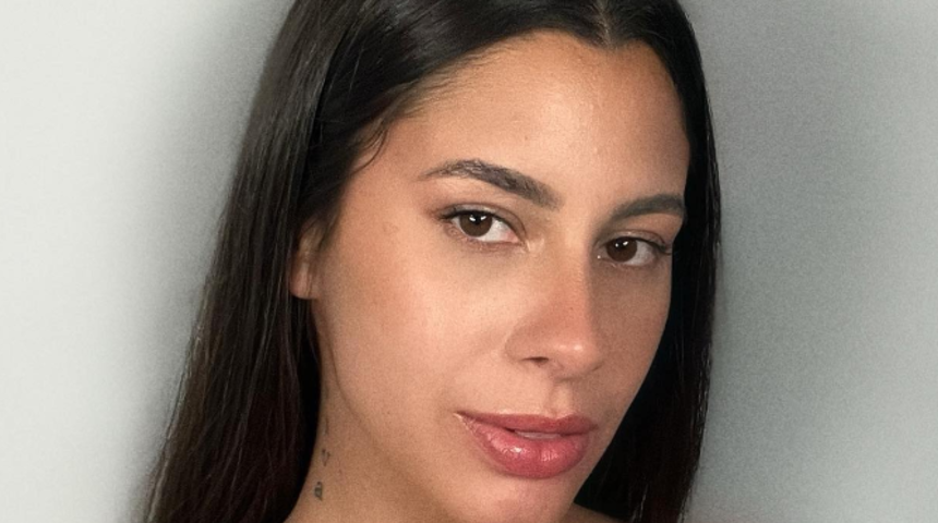 Sosyal medya fenomeni Fernanda Mota Farhat, kıyafetiyle şaşkına çevirdi! Altına hiçbir şey giymediği mini eteğiyle eğilince....