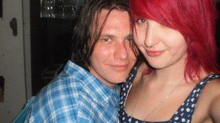 Ölen erkek arkadaşını da yanında götürmek istedi! Sevgilisinin küllerini seks oyuncağına gizleyince yakalandı