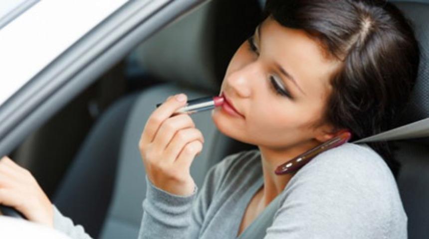 5 Dakikada Makyaj Yapmak