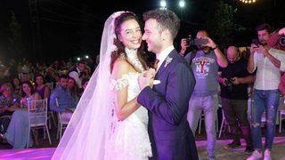 Azra Akın: 'Eşimi mutlu etmek için bazen ne yapacağımı şaşırıyorum'