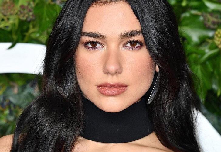 Dua Lipa göğüs dekolteli pozuyla Instagram'ı salladı! Cesur tarzına yorum yağdı 'Oldukça ateşli'