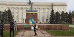 Ukraynalılar bayraklarını alıp sokağa fırladı