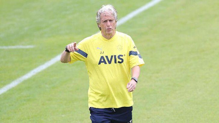 Fenerbahçe'nin UEFA Avrupa Ligi'ndeki rakibi Sevilla karıştı! Tecrübeli teknik adam Jorge Sampaoli kovulabilir G1