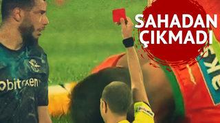 Son dakika: Ne yaptın Belhanda! Böyle faul görülmedi... Hakem düdüğü çaldı direkt oyundan attı