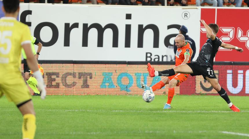 Alanyaspor ile Adana Demirspor 0-0 berabere kaldı! 