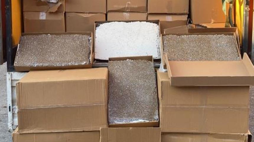 TEM'de durdurulan araçtan 2 milyon dolu makaron çıktı: 2 gözaltı