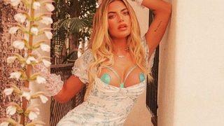 Love Island (Aşk Adası) yıldızı Megan Barton Hanson, seksi pozlarını sattığı ikinci hesabını açtı! Bu kez bedava yapınca duyan koştu