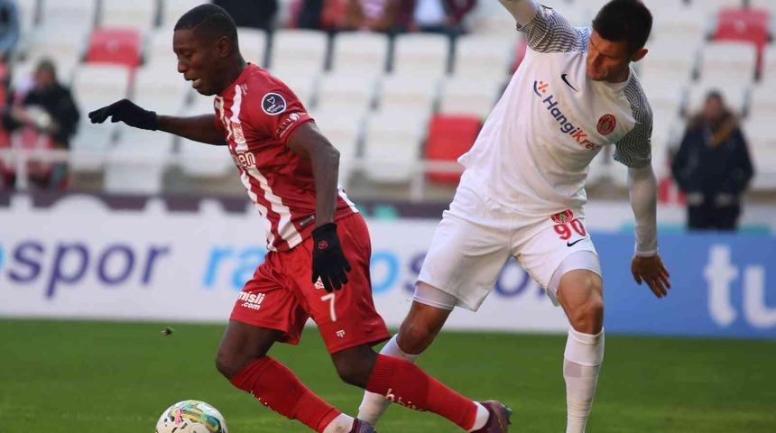 Sivasspor Ümraniyespor ile 2-2 berabere kaldı! Gol düellosunda kazanan çıkmadı