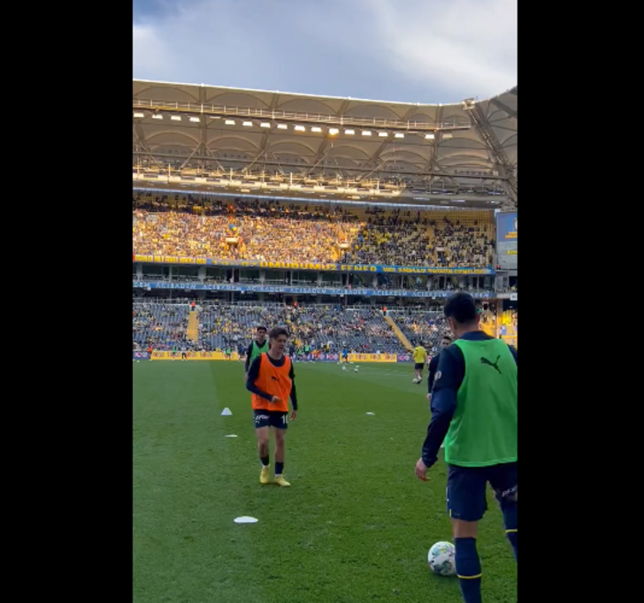 Fenerbahçe'de İsmail Yüksek, Arda Güler'i saha içinde kovaladı ''Oğlum niye vermiyorsun?'' G4