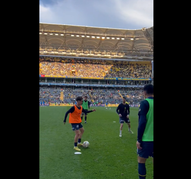 Fenerbahçe'de İsmail Yüksek, Arda Güler'i saha içinde kovaladı ''Oğlum niye vermiyorsun?'' G5