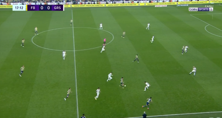 Ne yaptın Ferdi Kadıoğlu! Rakip takımı Ronaldinho edasıyla çalıma dizdi... G2