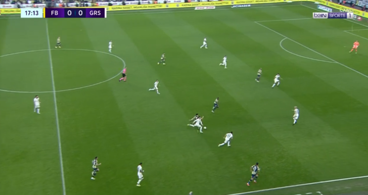 Ne yaptın Ferdi Kadıoğlu! Rakip takımı Ronaldinho edasıyla çalıma dizdi... G3