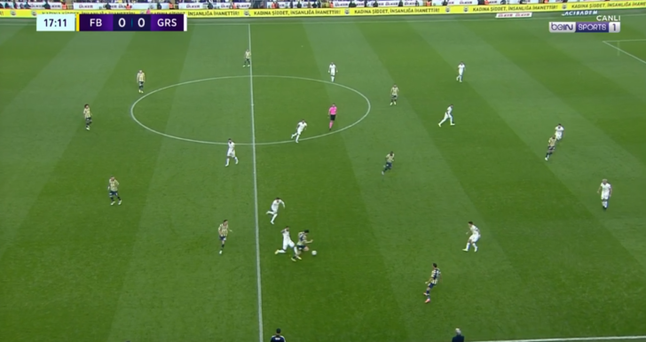 Ne yaptın Ferdi Kadıoğlu! Rakip takımı Ronaldinho edasıyla çalıma dizdi... G1