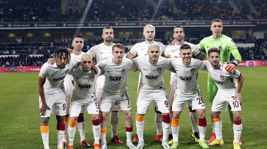 Galatasaraylılar merak içindeydi! Dries Mertens kalacak mı? Karar verildi...