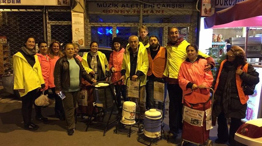 D&uuml;nya hala g&uuml;zel bir yer: T&uuml;rkiye'de ilk kez evsizler i&ccedil;in Hayata Sarıl lokantası a&ccedil;ıldı