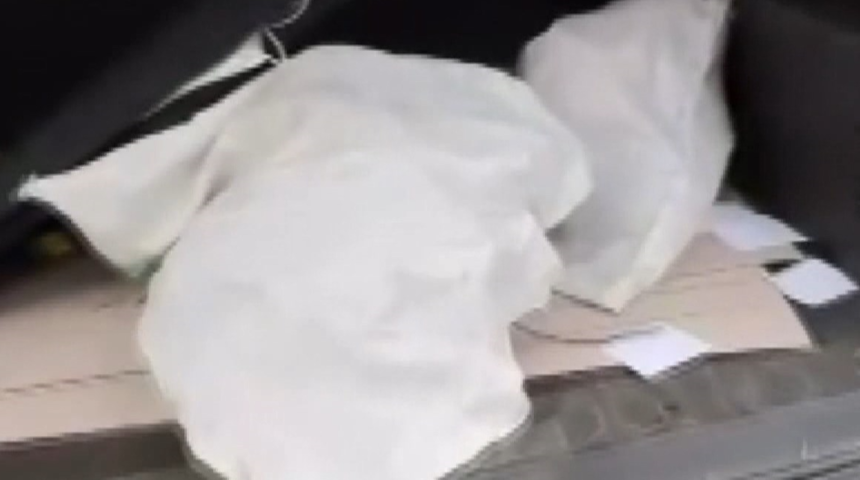 Yoldan geçen motosikletli fark etti! Çuvalların içine koymuş, sıkı sıkı bağlamış... 'Yazıklar olsun'