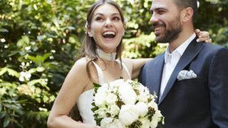 Aslı Enver ile Berkin Gökbudak evlendi! Aslı Enver'in gelinliğine yorum yağdı