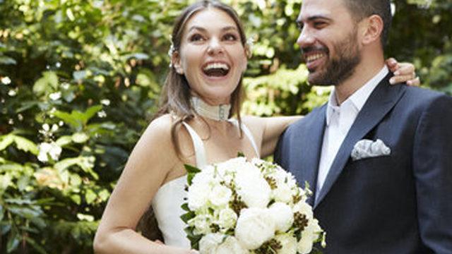 Aslı Enver ile Berkin Gökbudak evlendi! Aslı Enver'in gelinliğine yorum yağdı