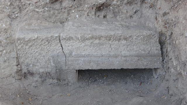 canakkale-alexandria-troas-antik-kentinde-2-bin-200-yillik-carsi-kapisi-bulundu_3539_dhaphoto2