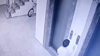 Asansörün yanına gelmişti! Küçük çocuk faciadan kıl payı kurtuldu