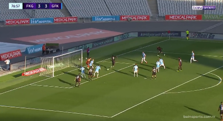 Fatih Karagümrük-Gaziantep FK maçında ilginç anlar! Spiker bile anlatmaktan yoruldu... G4