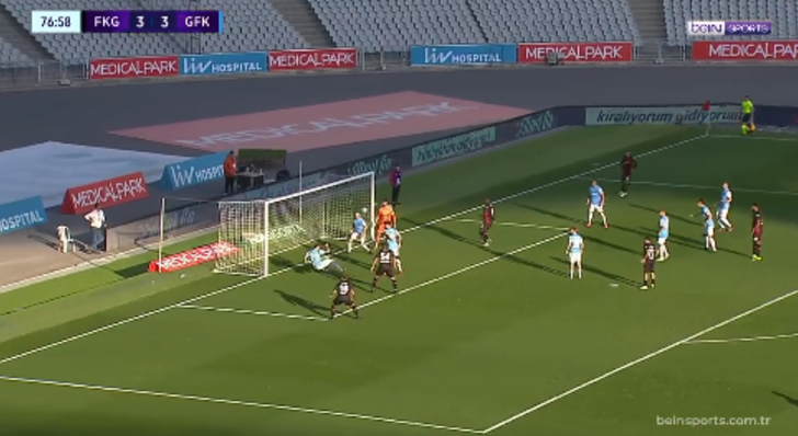 Fatih Karagümrük-Gaziantep FK maçında ilginç anlar! Spiker bile anlatmaktan yoruldu... G5