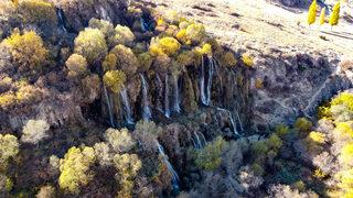 Girlevik Şelalesi, ziyaretçilerini sonbahar renkleriyle karşılıyor