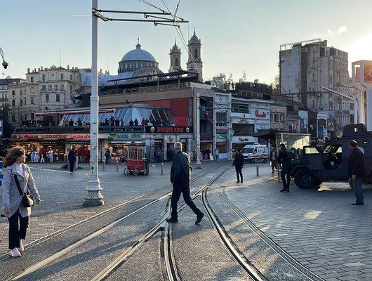 Taksim'de patlama! Siyasilerden ilk mesajlar