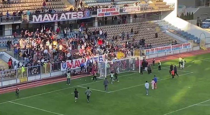 File koptu, taraftarlar yere düştü! Karabük'te galibiyetin ardından facianın eşiğinden dönüldü! G2