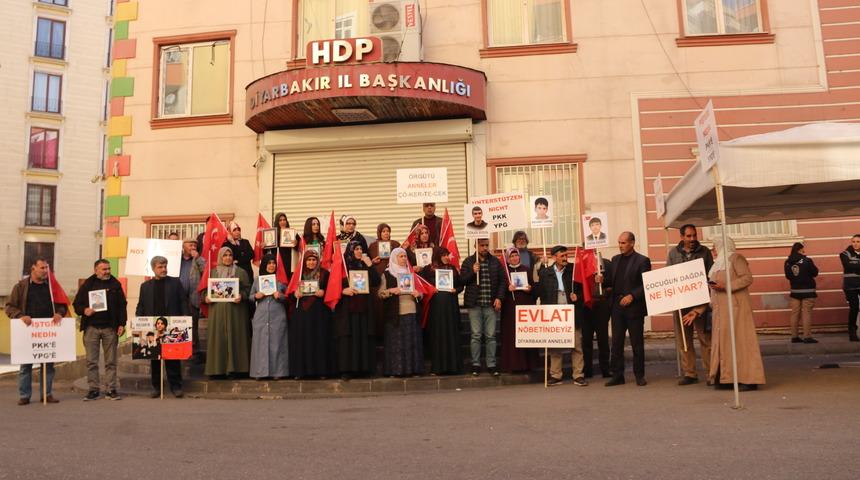 Diyarbakır annelerine destek ziyaretleri devam ediyor