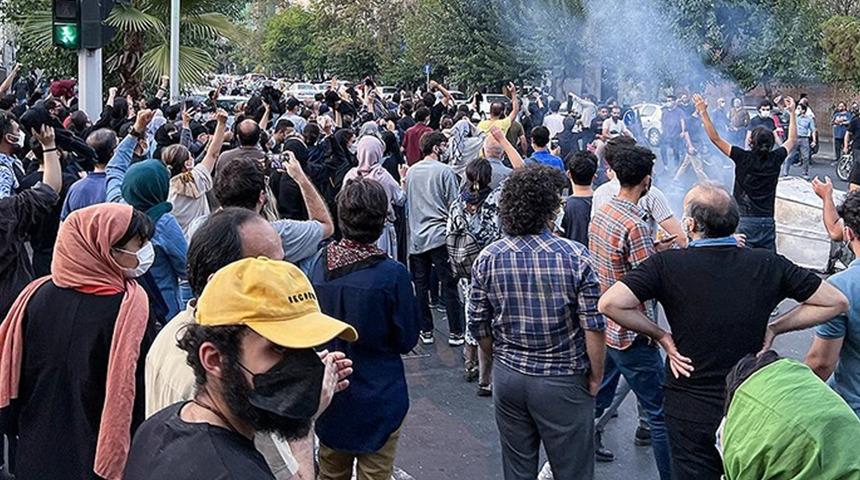 İran'da 'Mahsa Emini' protestolarında ilk idam cezası!