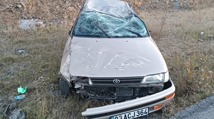 Afyonkarahisar'da devrilen otomobildeki 5 kişi yaralandı