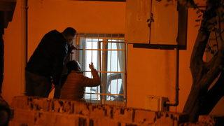 Çorum'da rehine krizi! Silah sesi duyuldu, polis ekipleri alarma geçti