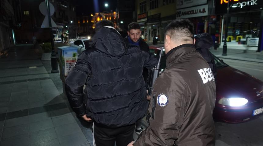 Uygulamalarda yakalanan 32 şahıstan 12&rsquo;si tutuklandı