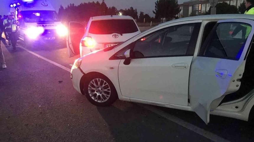 Edirne’de 2 otomobil çarpıştı, 2 kişi yaralandı