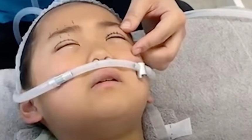 Reşit bile değil! 9 yaşındaki kızını bıçak altına yatırdı: ''Bir kızın ihtiyacı olan şey bu!''