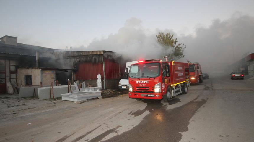 Konya'nın Beyşehir ilçesindeki sanayi sitesinde yangın çıktı