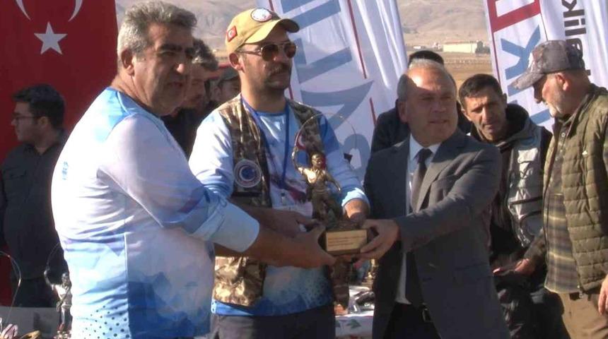 Yarım santimle Türkiye rekorunun yeni sahibi oldu! "Motivasyon düştü, yorucuydu ama stresimizi aldı"