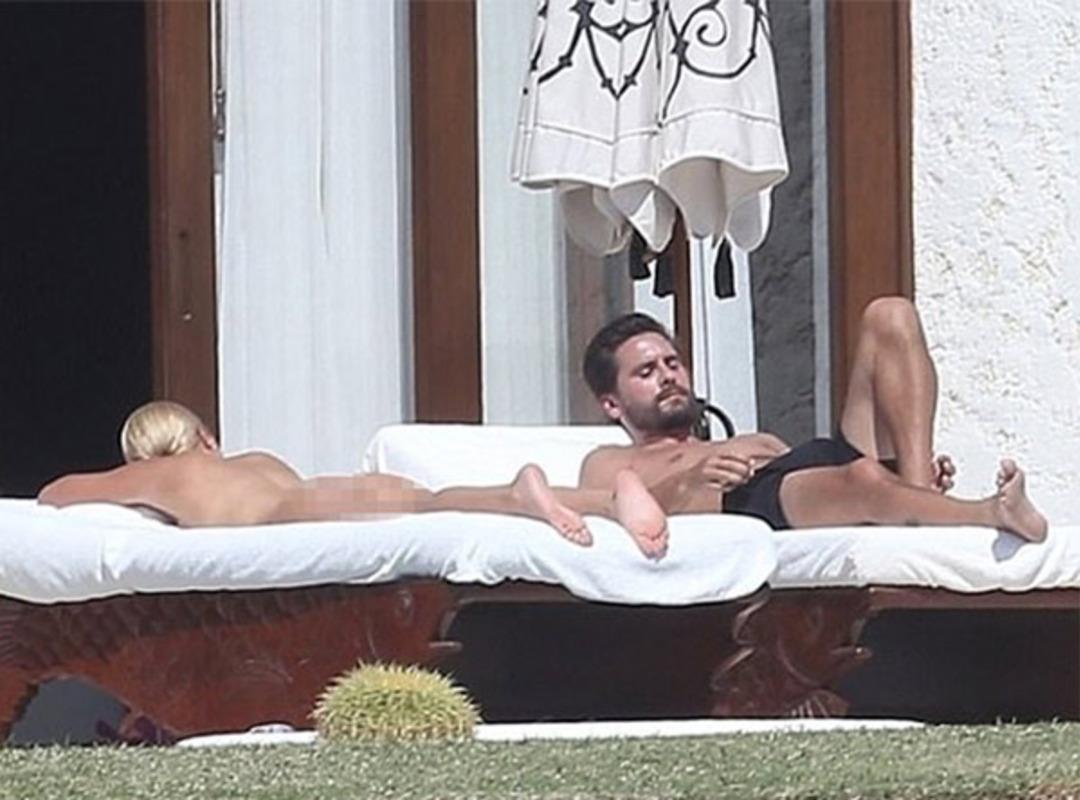 Sofia Richie, &ccedil;ırıl&ccedil;ıplak g&uuml;neşlendi!