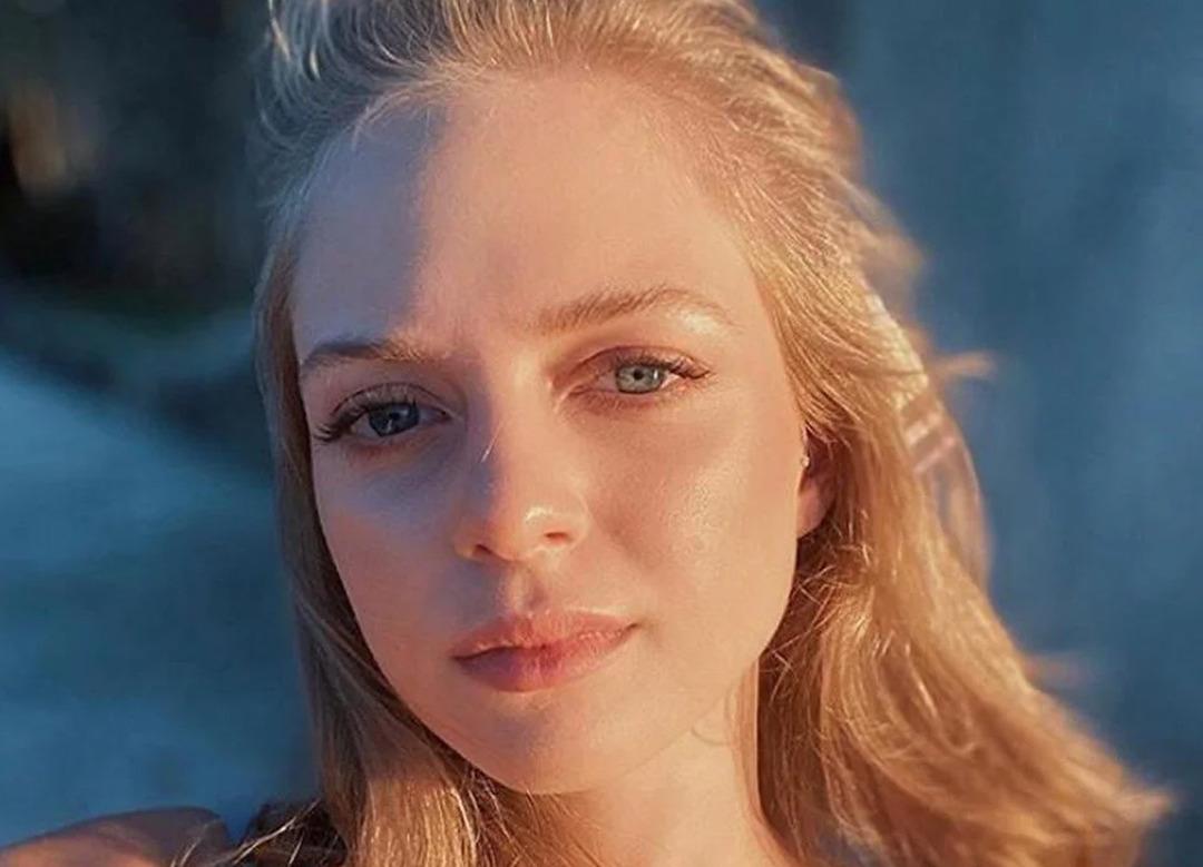 İpek Filiz Yazıcı kız kardeşiyle pozlarını paylaştı! İkiz gibiler