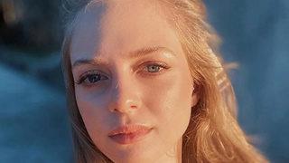 İpek Filiz Yazıcı kız kardeşiyle pozlarını paylaştı! İkiz gibiler