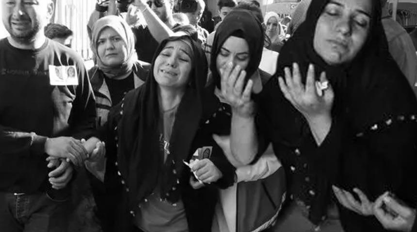 Türkiye onunla birlikte ağladı! "Üzerimde kocamla kızımın kanı var" Ecrin ve Yusuf Meydan'ın cenaze töreninde feryadı yürekleri dağladı