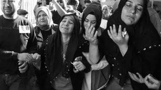 Türkiye onunla birlikte ağladı! Üzerimde kocamla kızımın kanı var Ecrin ve Yusuf Meydan'ın cenaze töreninde feryadı yürekleri dağladı