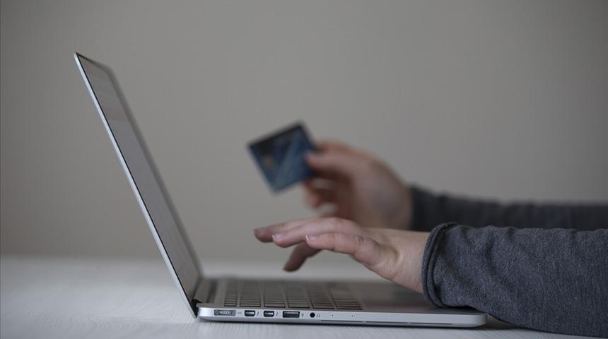  Türkiye'nin e-ticaret hacmi ilk 6 ayda 348 milyar liraya ulaştı
