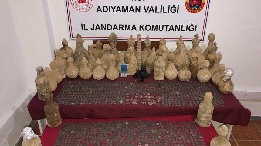 Adıyaman'da tarihi eser operasyonunda 1578 sikke ele geçirildi