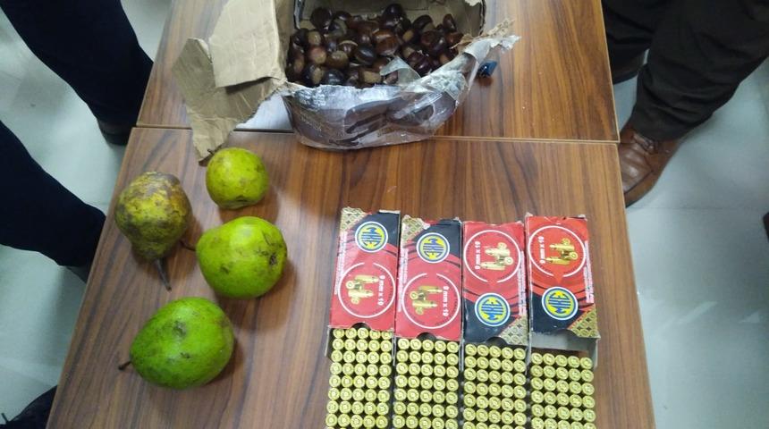 Konya'da meyvelerin arasına gizlenmiş 200 tabanca mermisi ele geçirildi