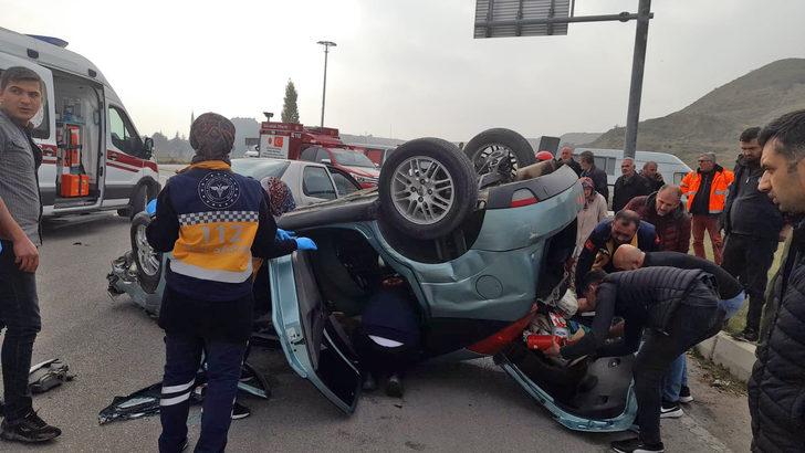 Amasya'da 2 otomobilin çarpıştığı kazada 3 kişi yaralandı