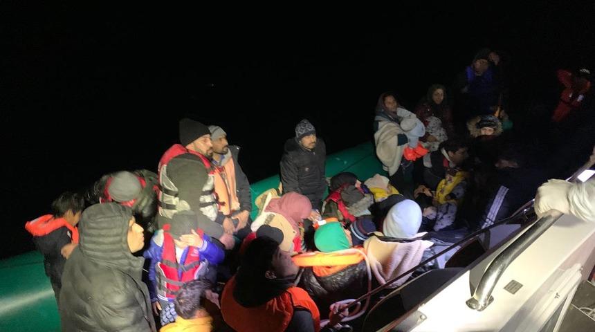 Çanakkale'de Türk kara sularına itilen 41 düzensiz göçmen kurtarıldı