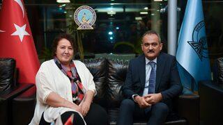 Bakan Özer, lise öğretmeniyle buluştu! Burada anaokulunuz olduğunu bilseydim...